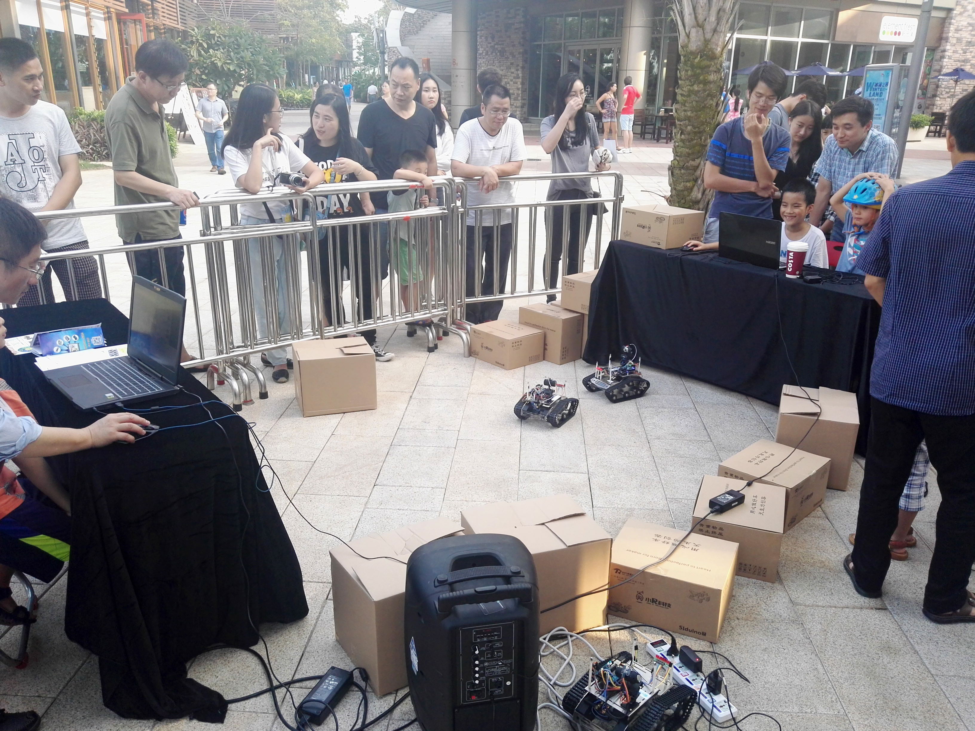 Maker faire shenzhen2017创客联盟首届机器人对战赛